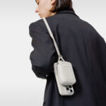 leatherstrap+iPhonecase-set_microbag_WHY_model-women_zoom